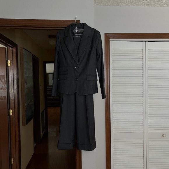 Merona Pants - Gorgeous Like New Pinstripe Dark Gray Merona Pant Suit Size 2